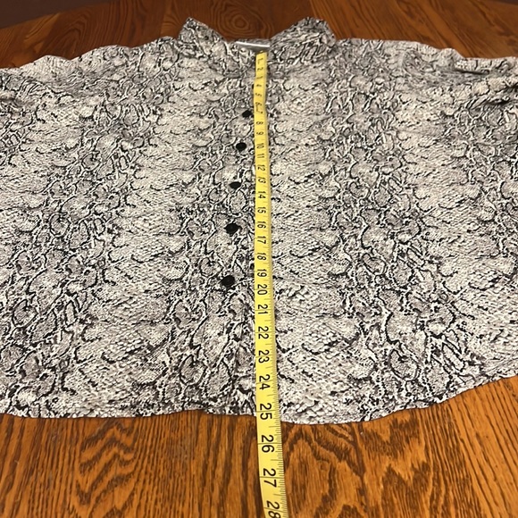 Elizabeth by Liz Claiborne Button Down - Picture 9 of 11